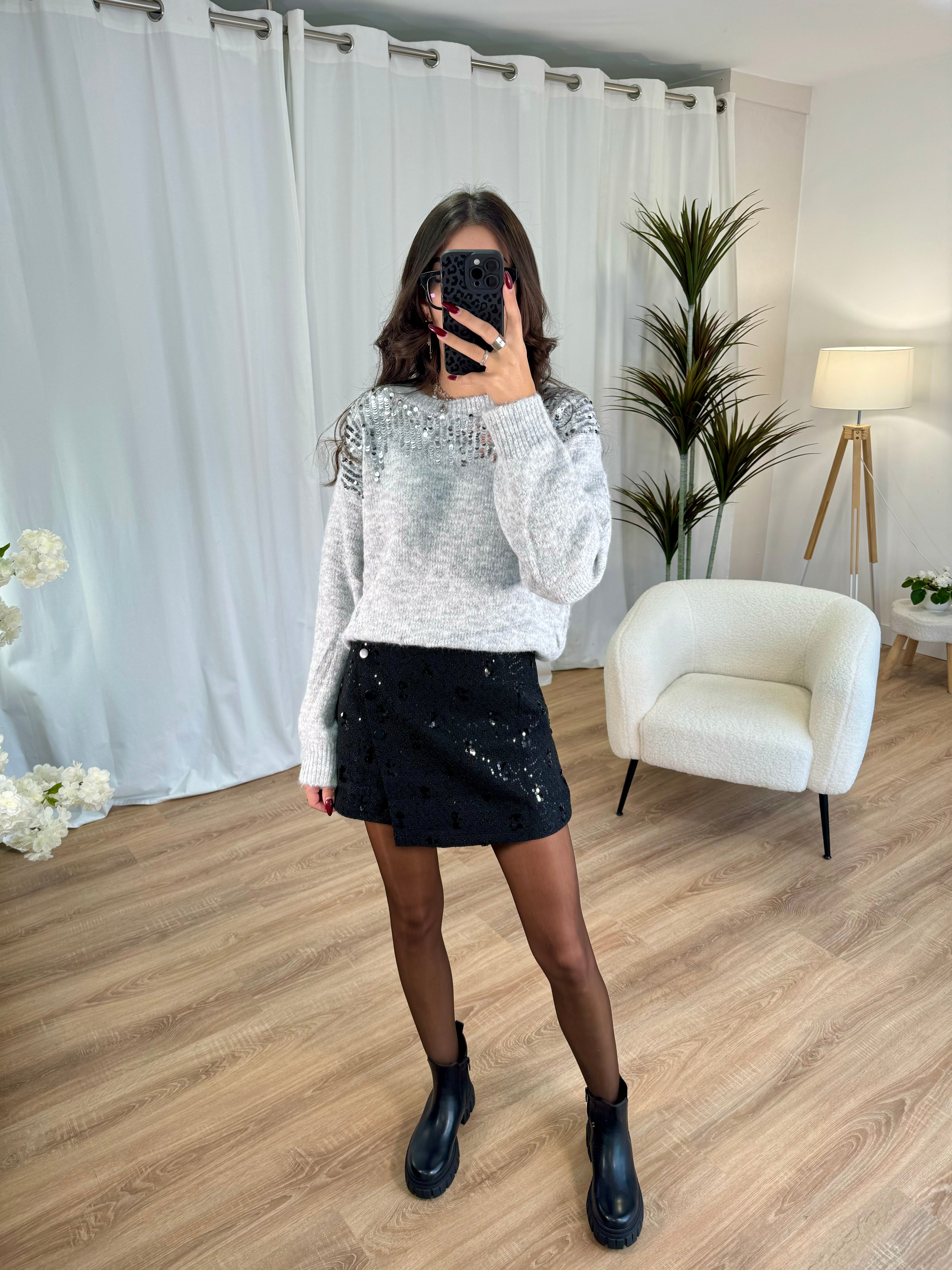 Pull gris à sequins