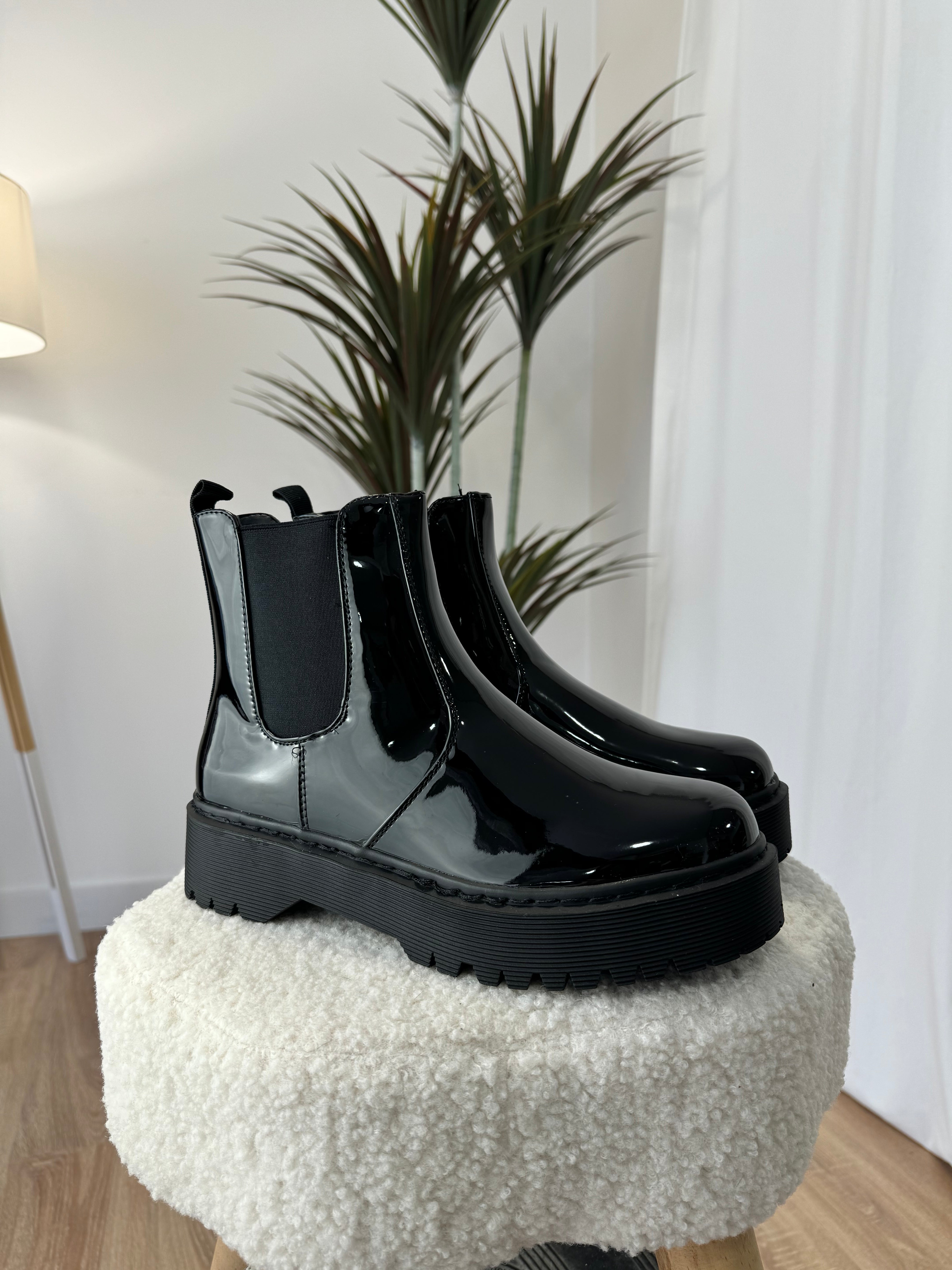 Bottines vernis noires