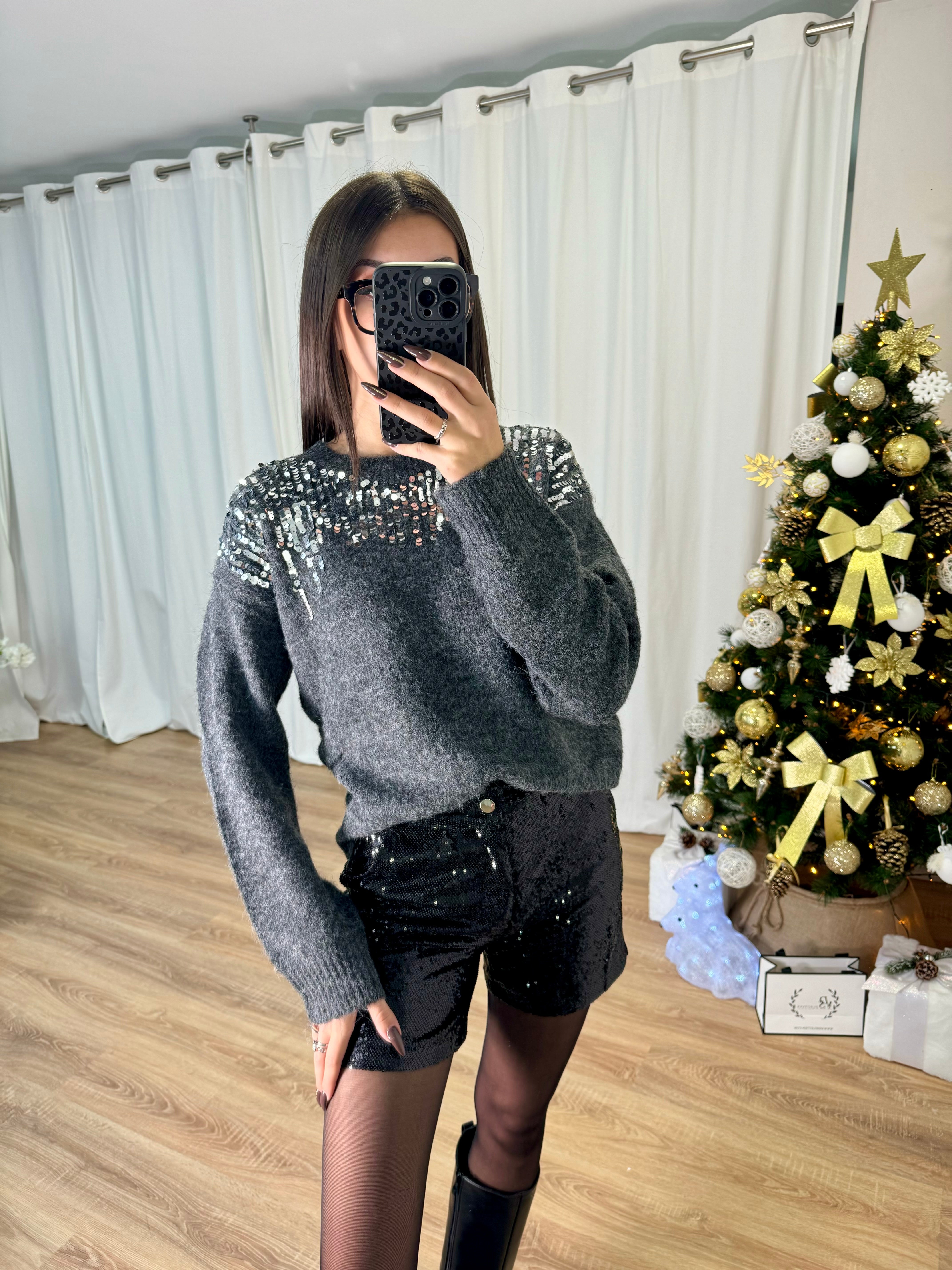 Short à sequins noirs