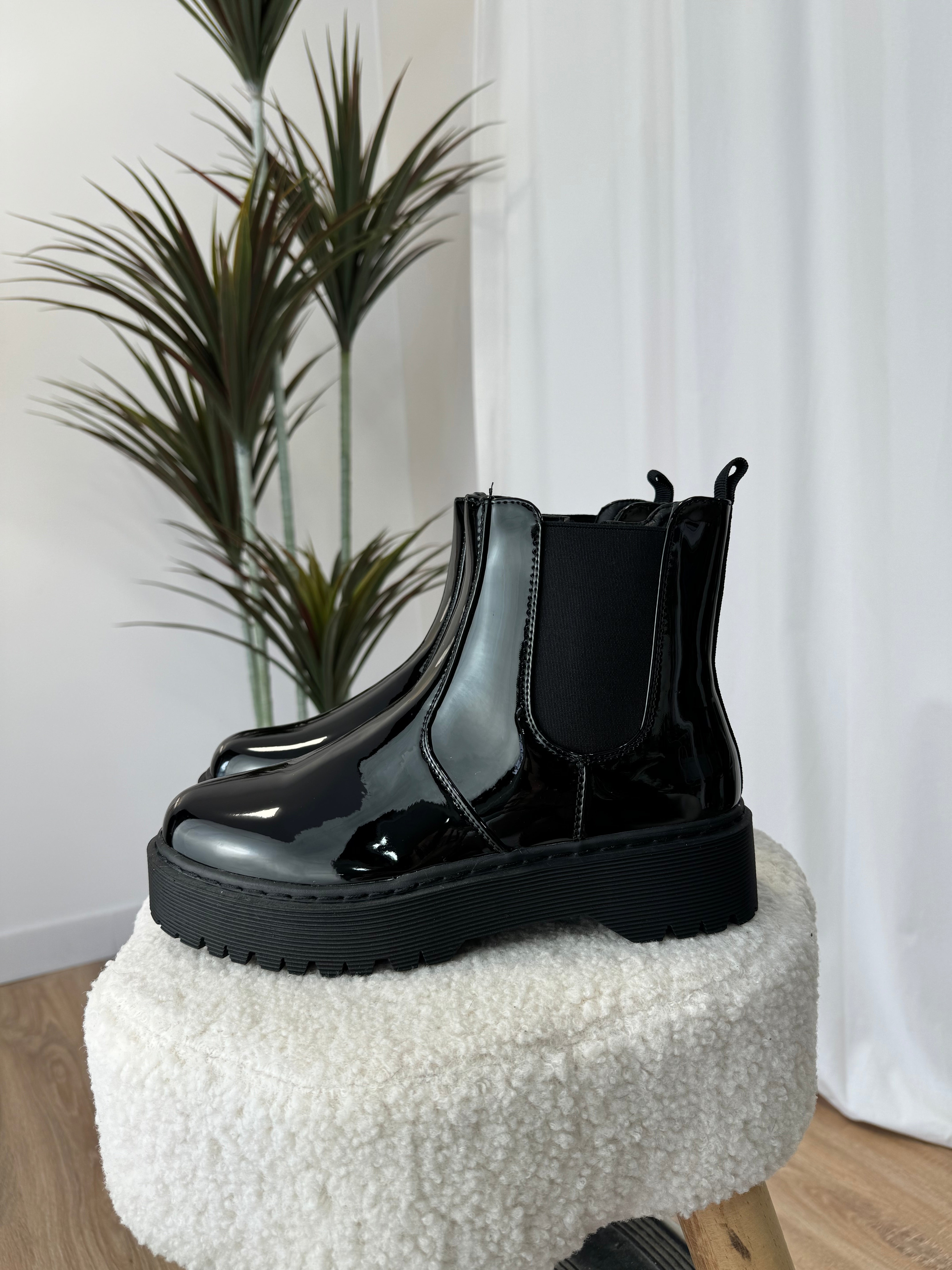 Bottines vernis noires