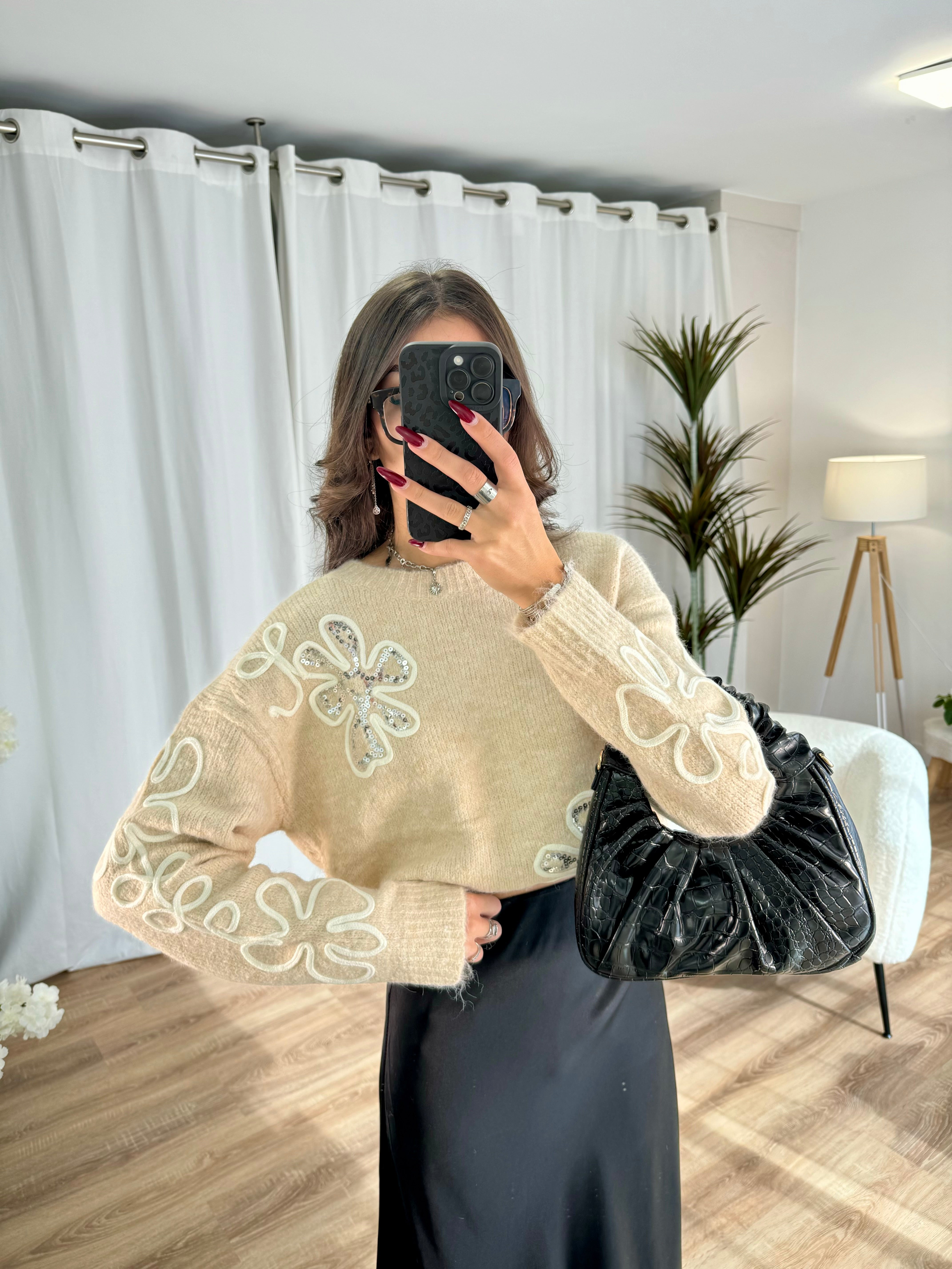 Pull beige à sequins